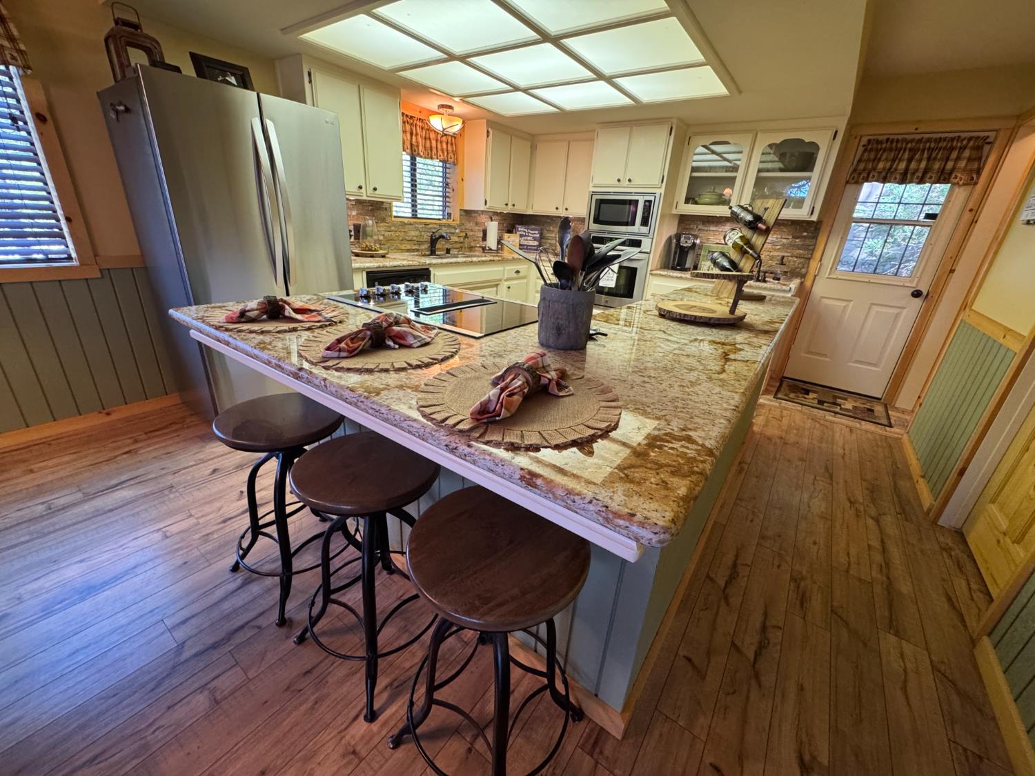 41031 Windwood Ln, Shaver Lake, CA 93664