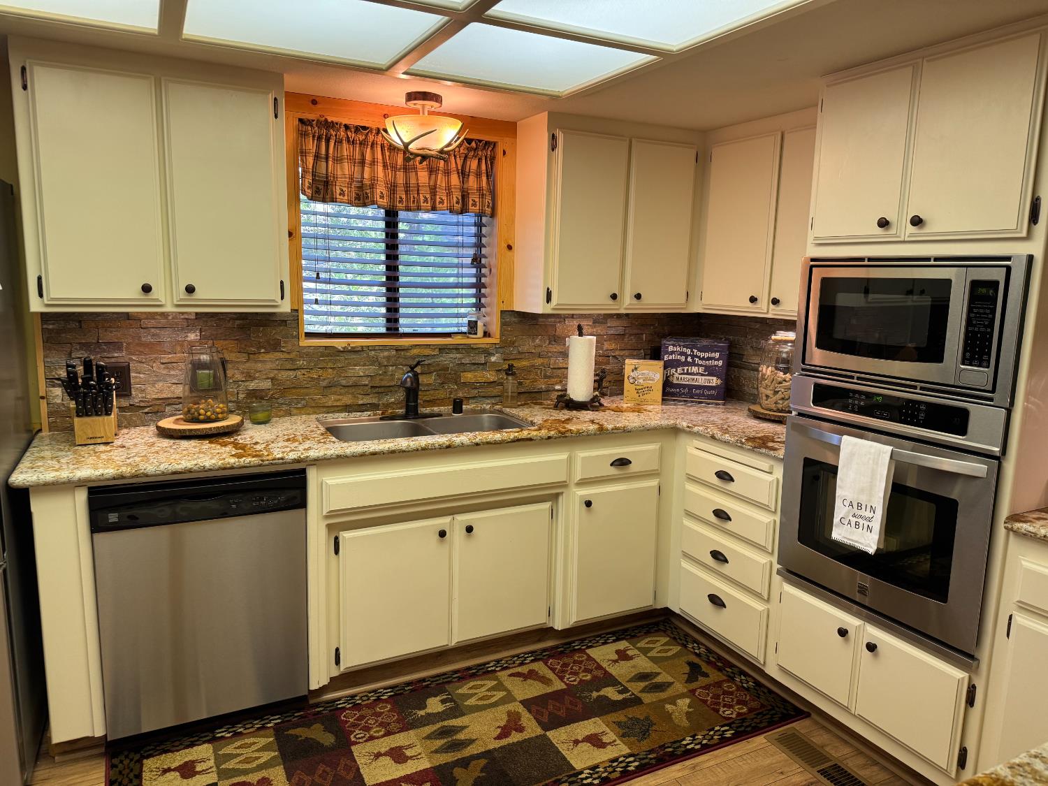 41031 Windwood Ln, Shaver Lake, CA 93664