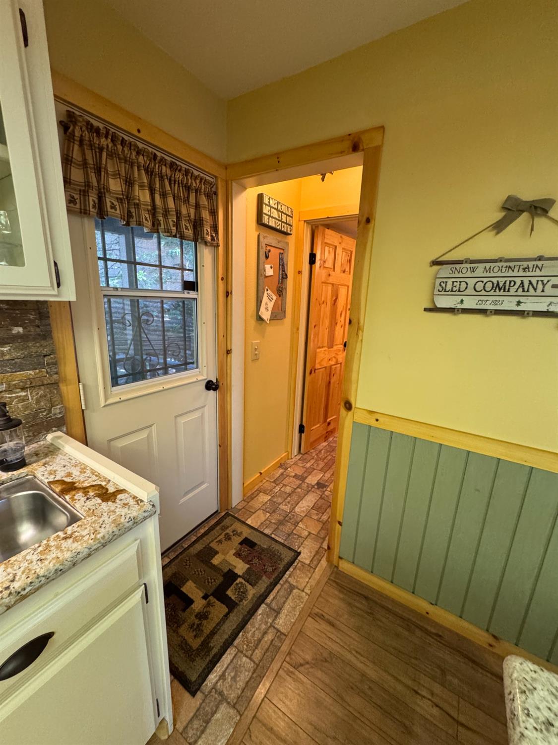 41031 Windwood Ln, Shaver Lake, CA 93664