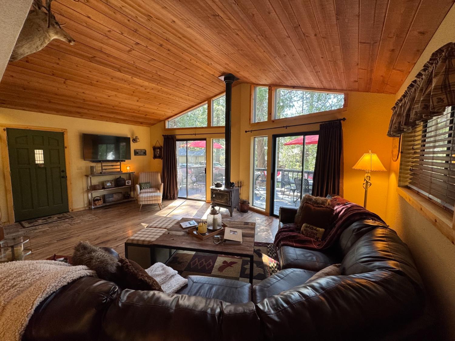 41031 Windwood Ln, Shaver Lake, CA 93664