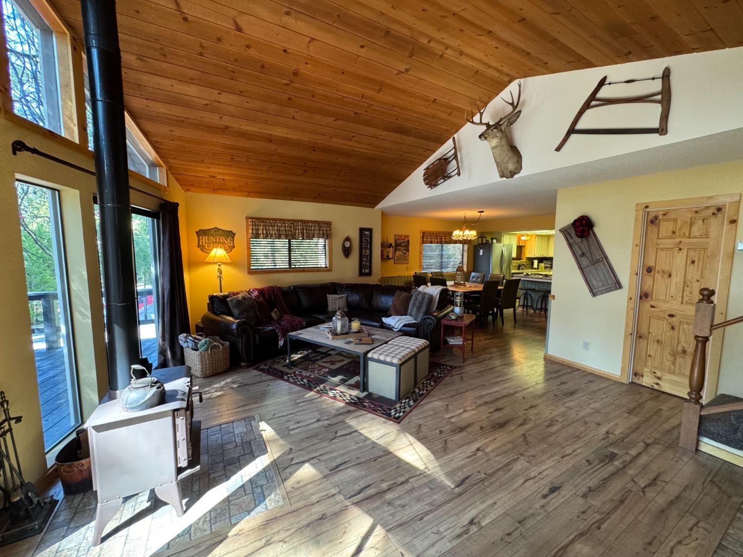 41031 Windwood Ln, Shaver Lake, CA 93664