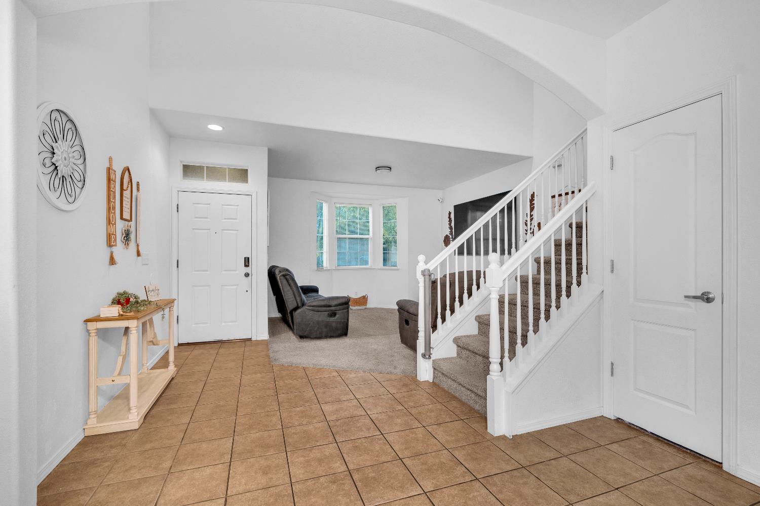 4056 W Pear Tree Ln, Fresno, CA 93722