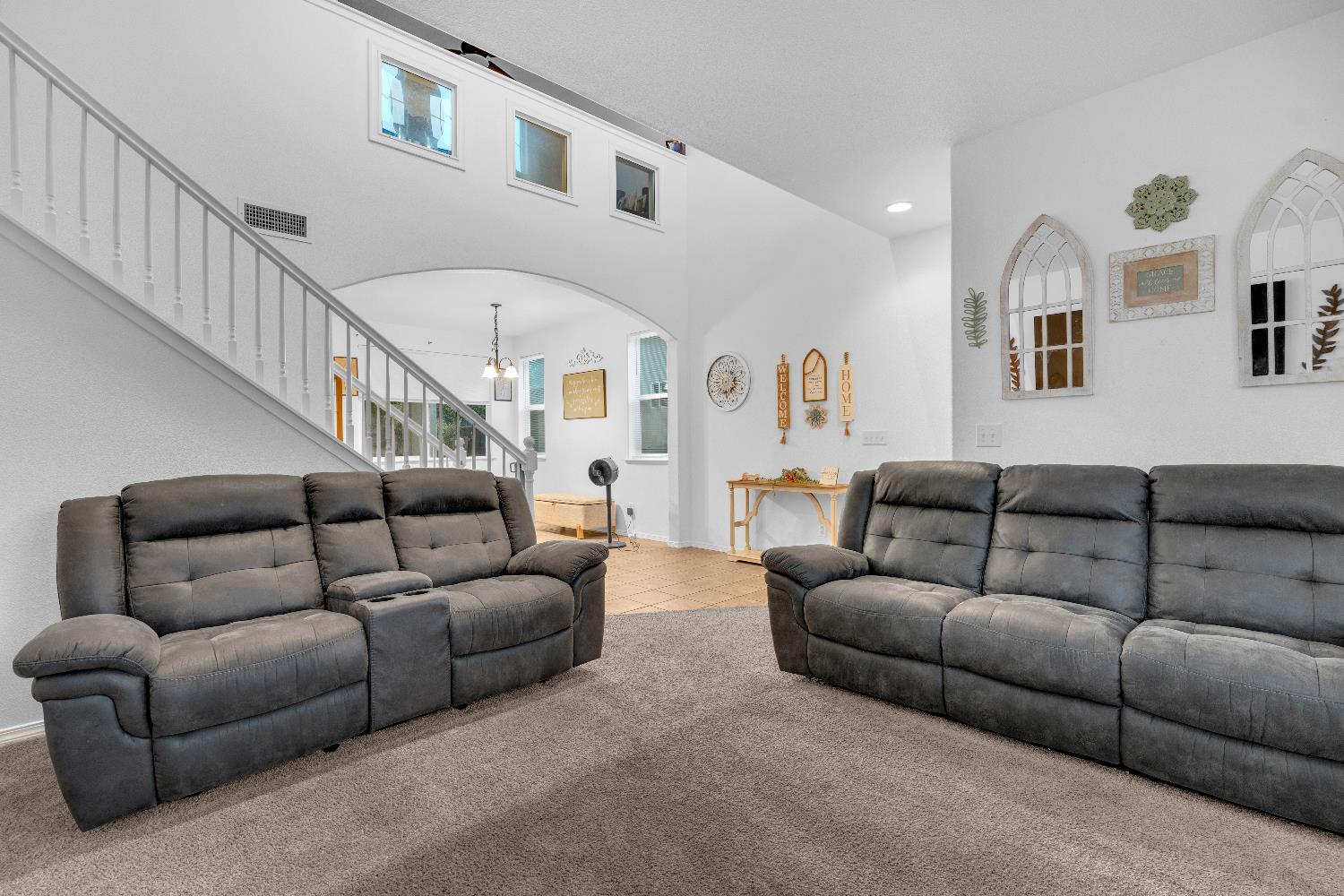 4056 W Pear Tree Ln, Fresno, CA 93722