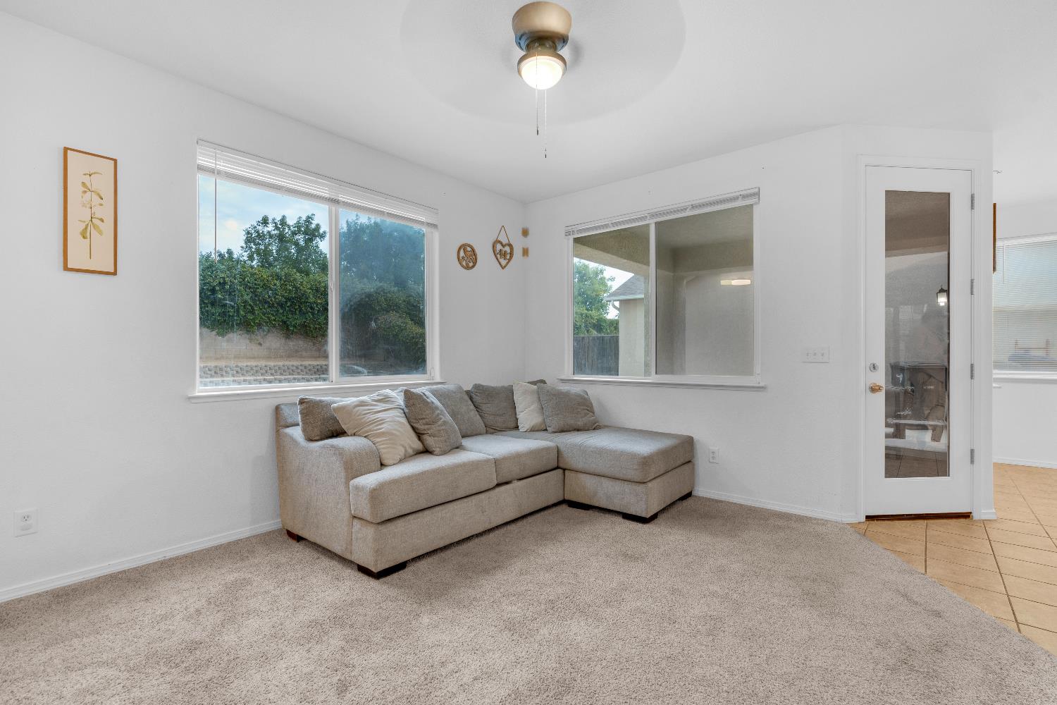 4056 W Pear Tree Ln, Fresno, CA 93722