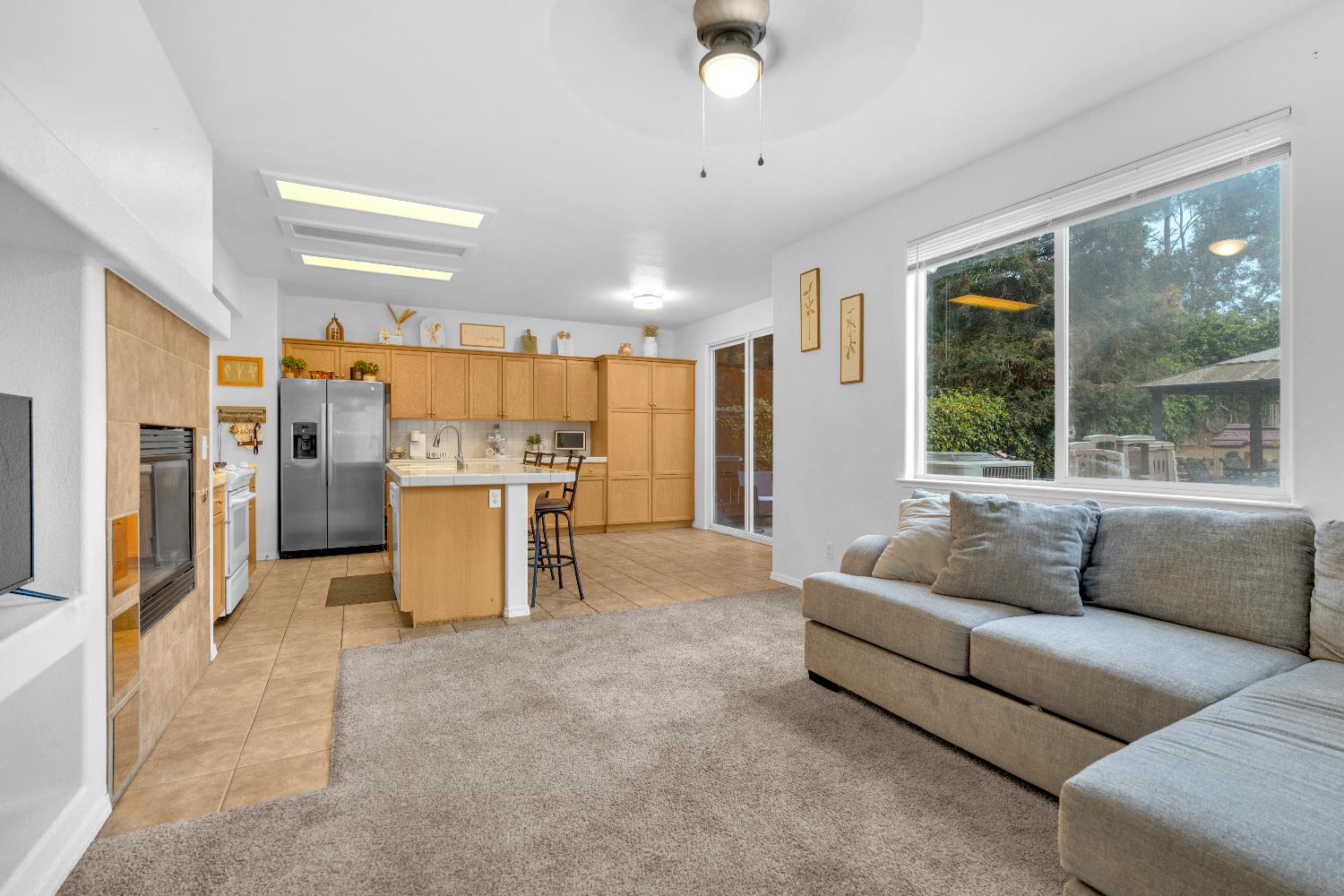 4056 W Pear Tree Ln, Fresno, CA 93722