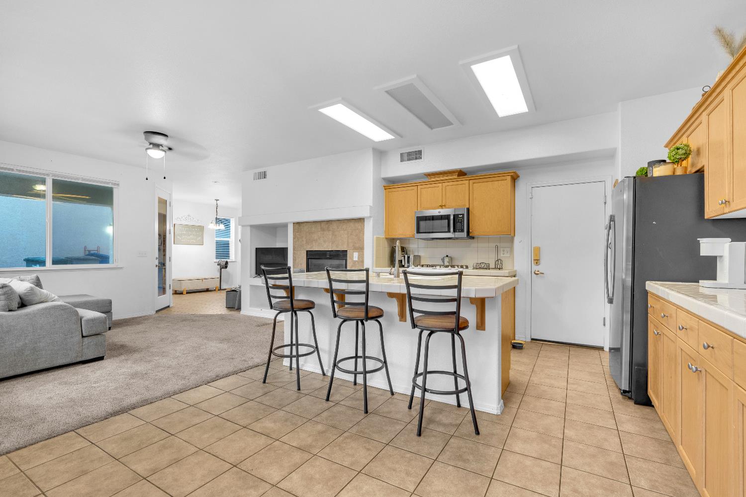 4056 W Pear Tree Ln, Fresno, CA 93722