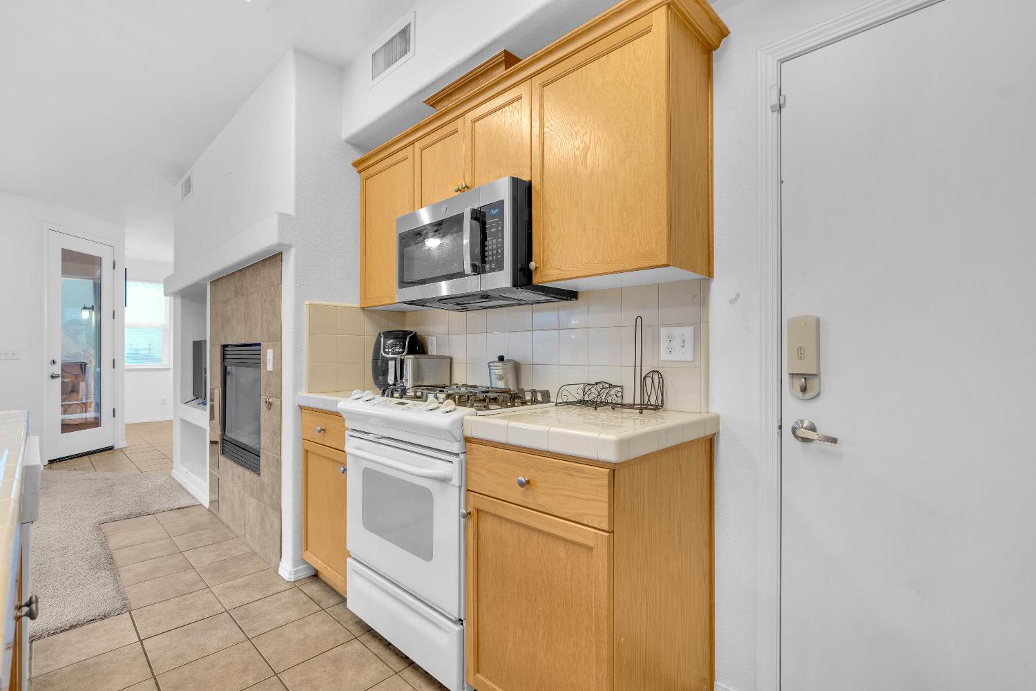 4056 W Pear Tree Ln, Fresno, CA 93722