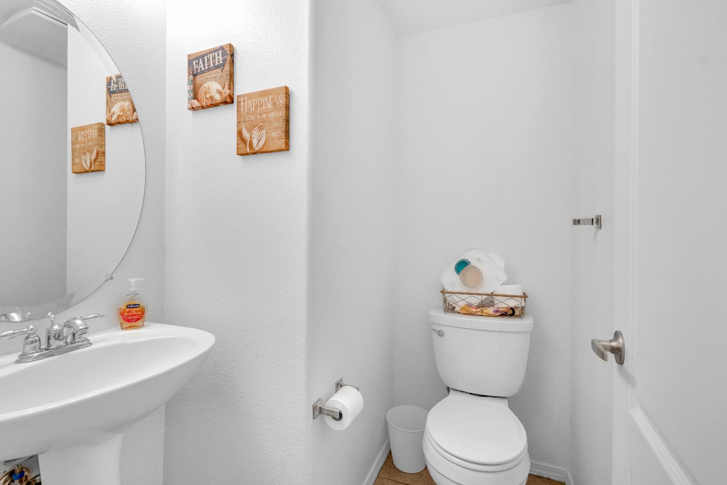 4056 W Pear Tree Ln, Fresno, CA 93722