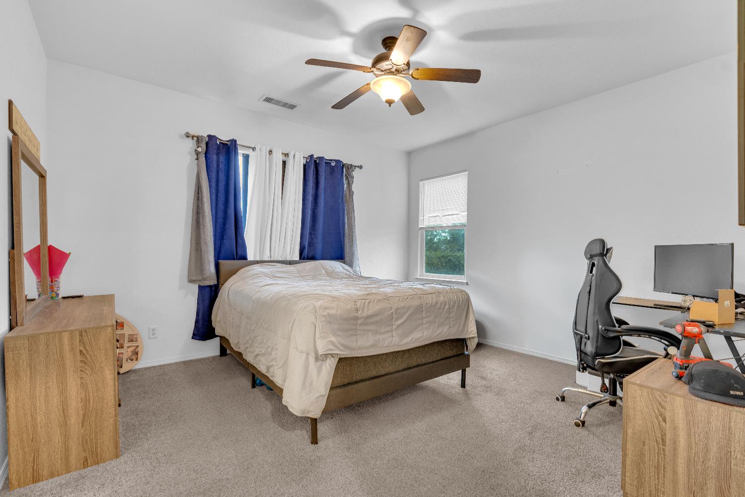 4056 W Pear Tree Ln, Fresno, CA 93722