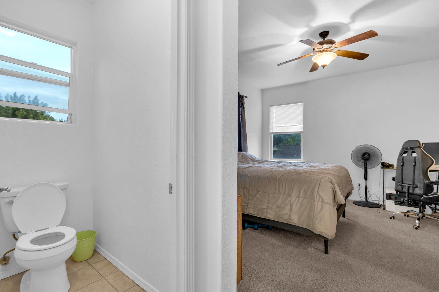 4056 W Pear Tree Ln, Fresno, CA 93722