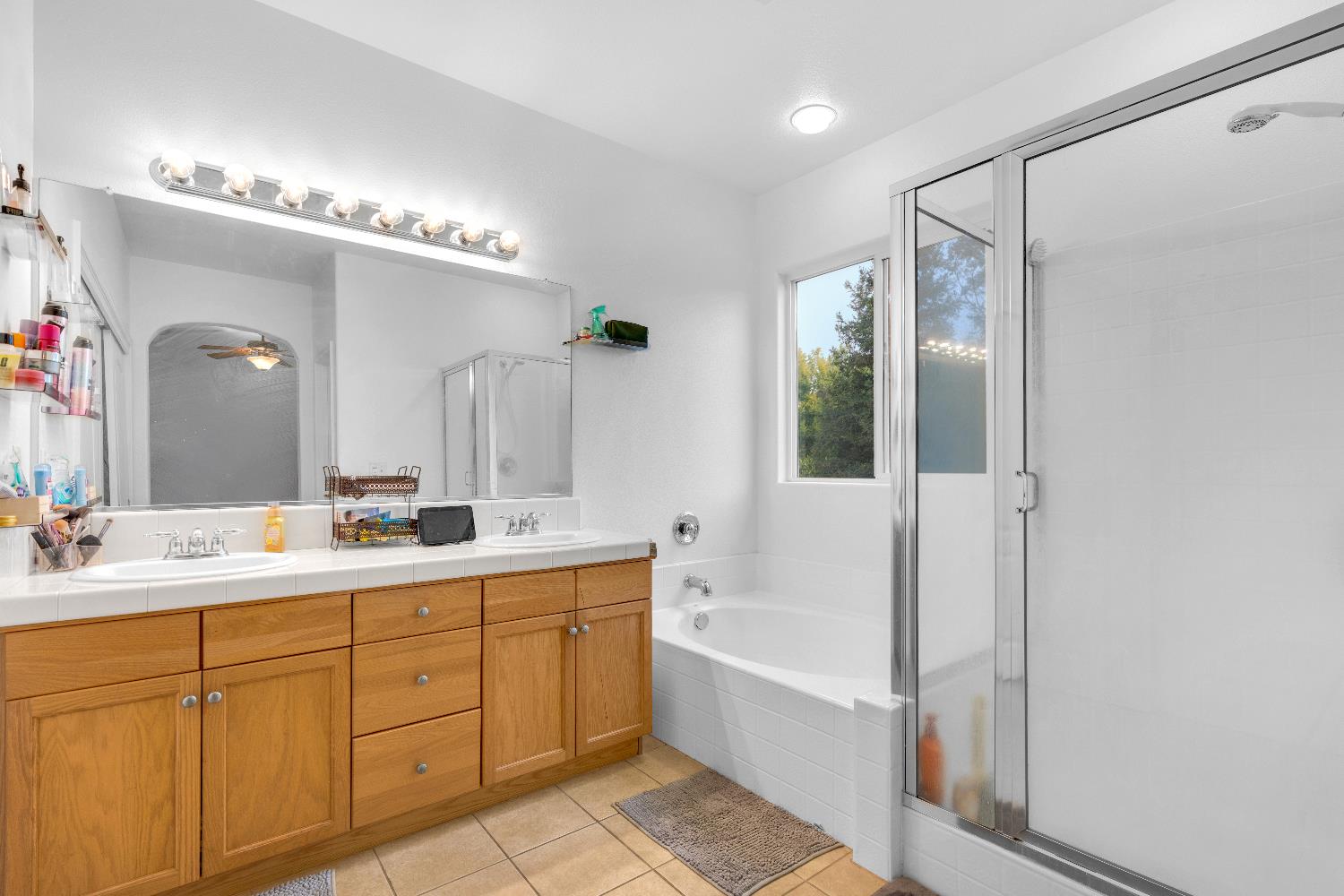 4056 W Pear Tree Ln, Fresno, CA 93722