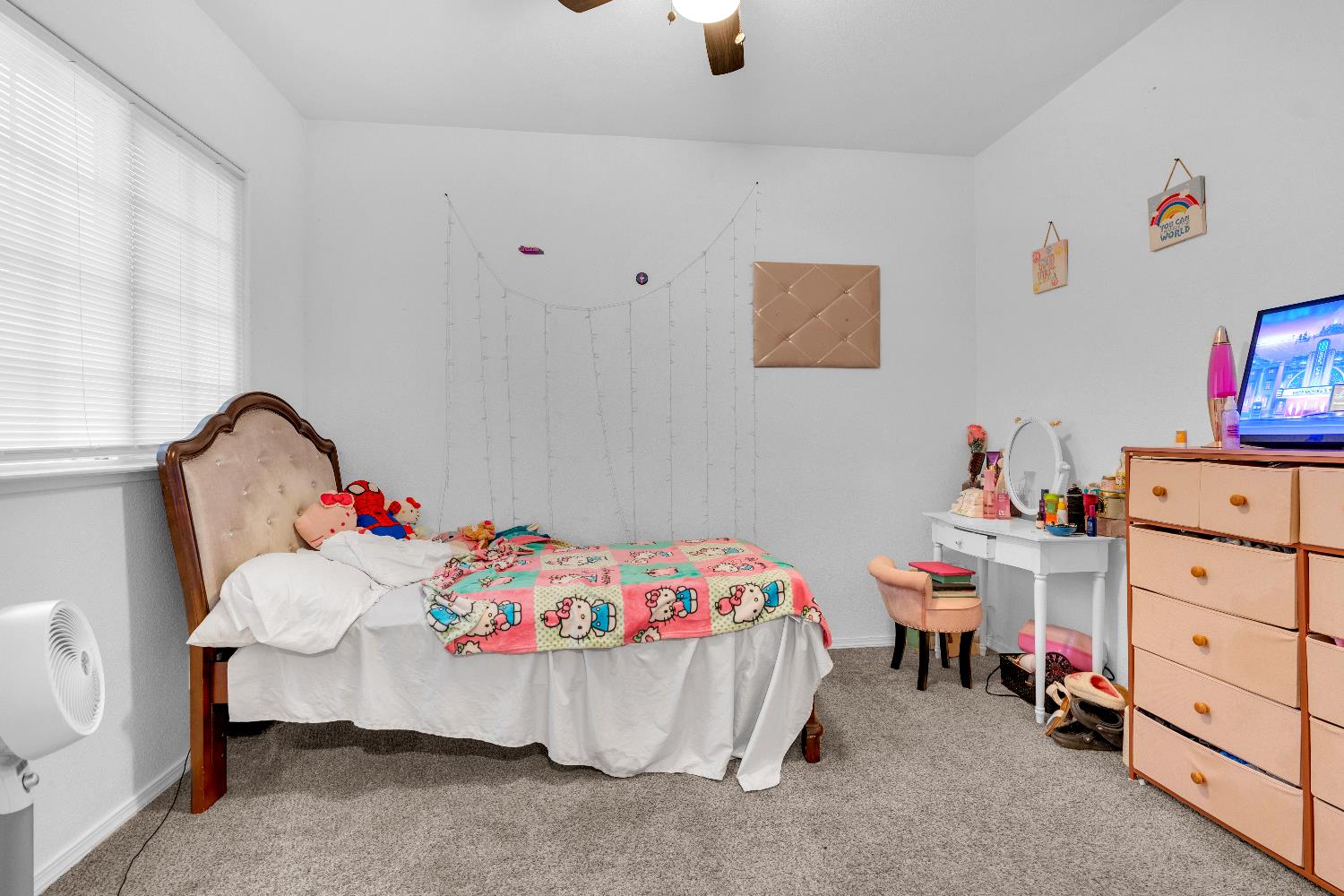 4056 W Pear Tree Ln, Fresno, CA 93722