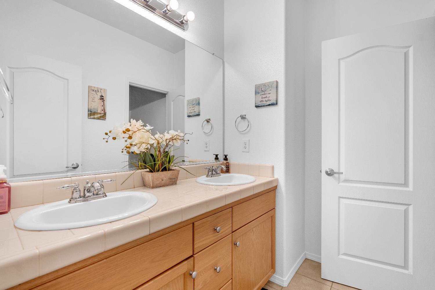 4056 W Pear Tree Ln, Fresno, CA 93722