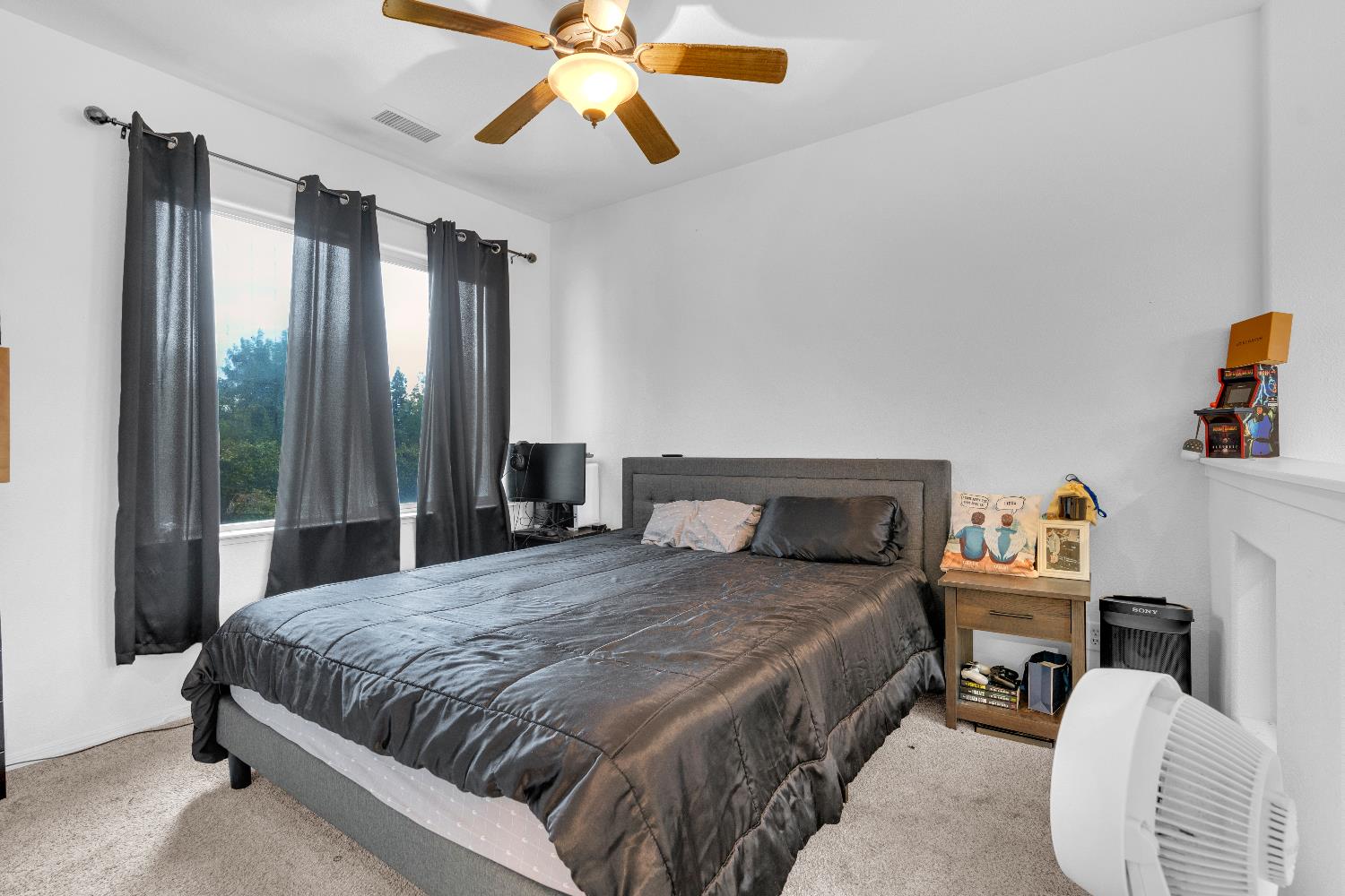 4056 W Pear Tree Ln, Fresno, CA 93722