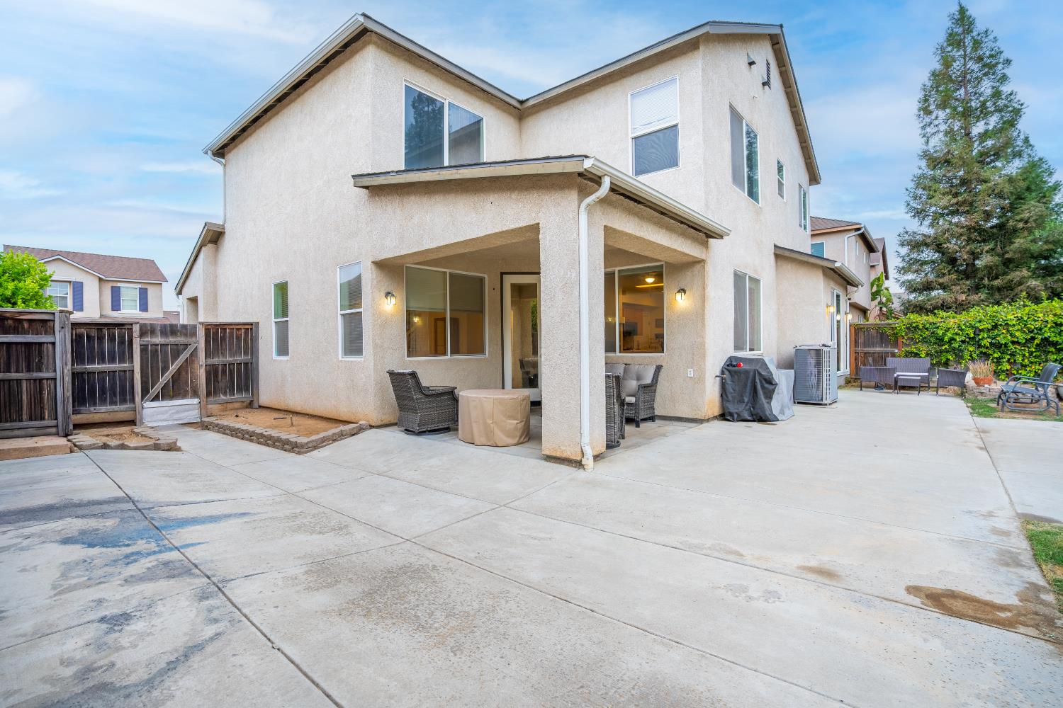 4056 W Pear Tree Ln, Fresno, CA 93722