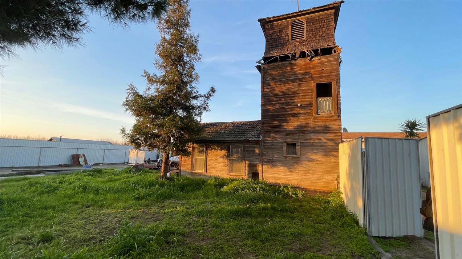 13945 S Academy Ave, Kingsburg, CA 93631