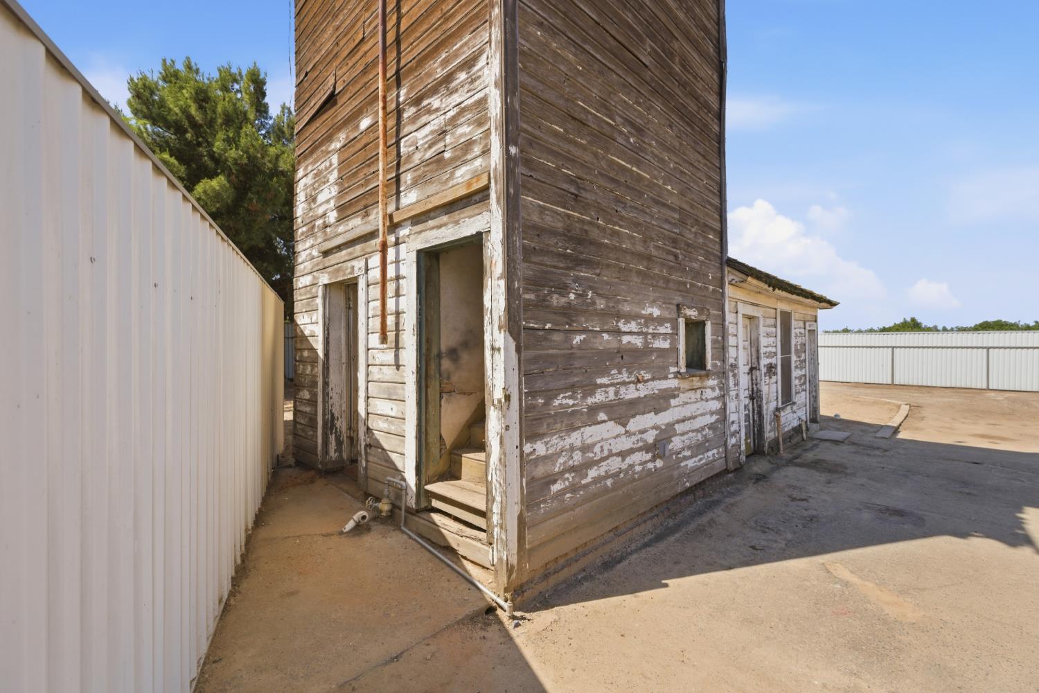 13945 S Academy Ave, Kingsburg, CA 93631