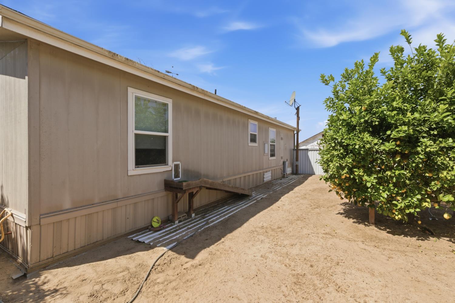 13945 S Academy Ave, Kingsburg, CA 93631