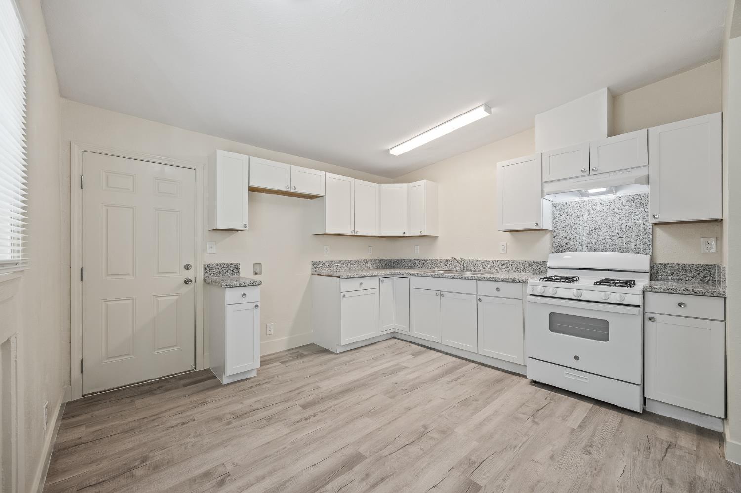 356 W Strother Ave, Fresno, CA 93706