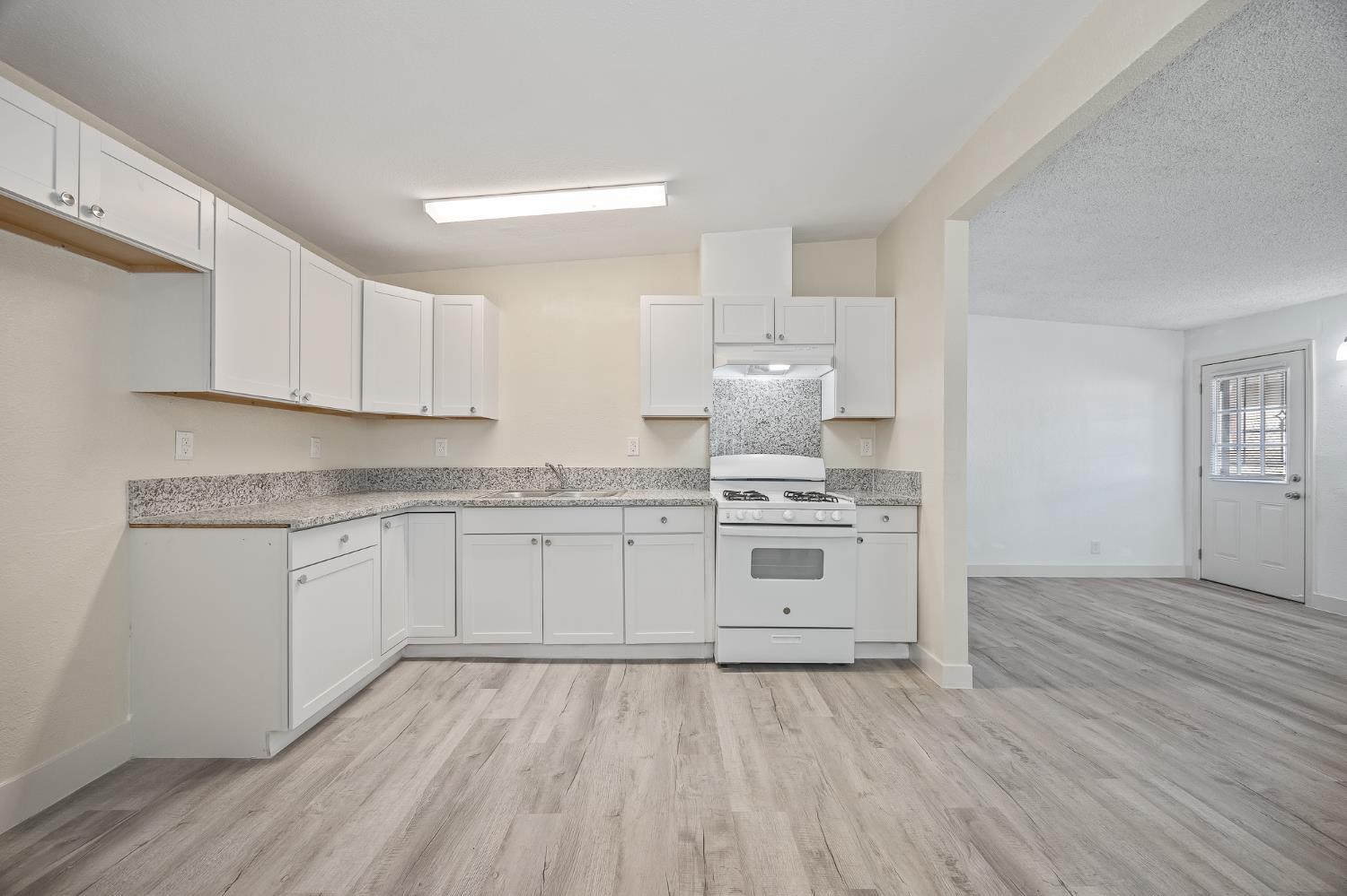 356 W Strother Ave, Fresno, CA 93706