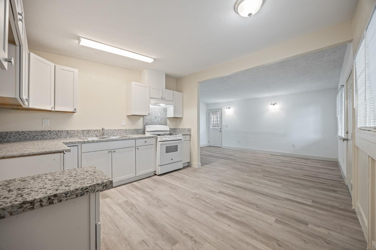 356 W Strother Ave, Fresno, CA 93706