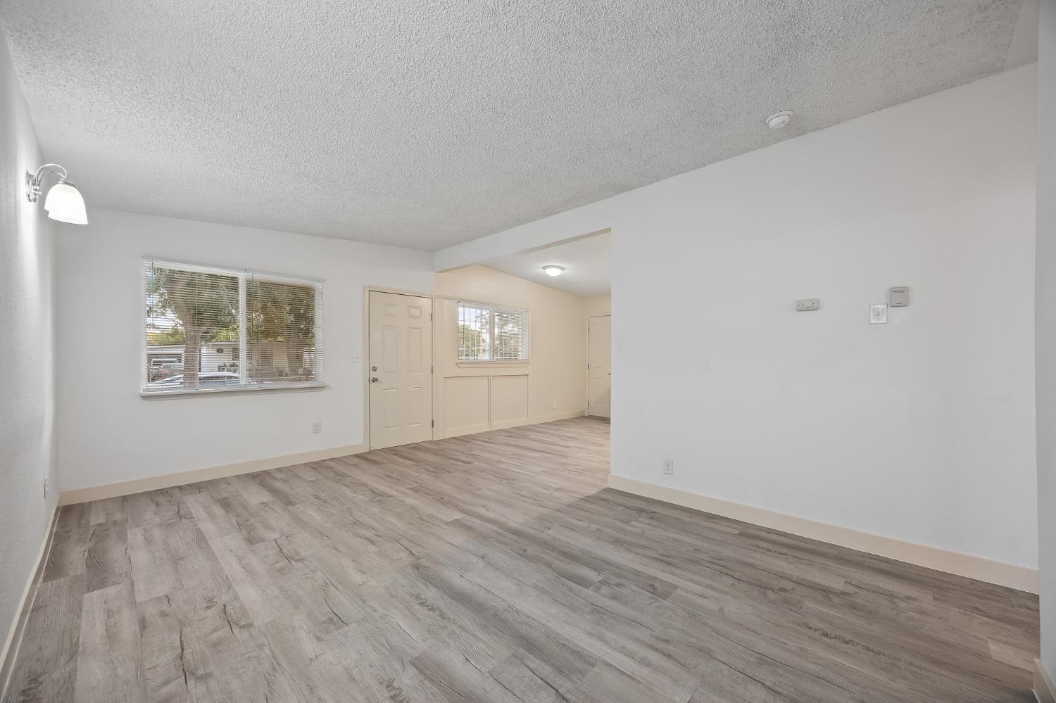 356 W Strother Ave, Fresno, CA 93706