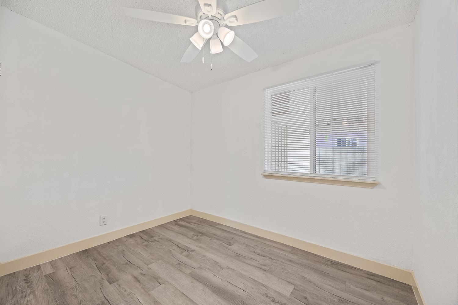 356 W Strother Ave, Fresno, CA 93706