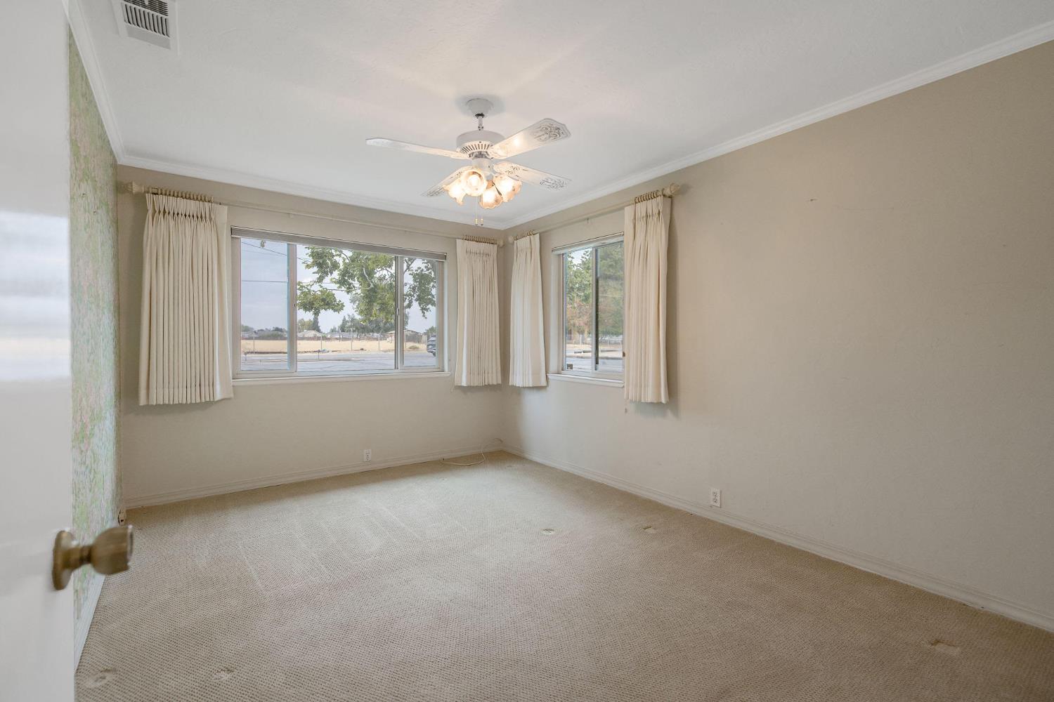 1714 N Blythe Ave, Fresno, CA 93722