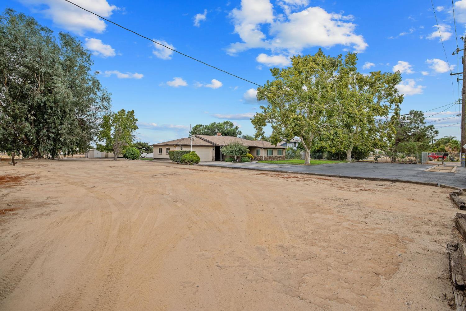 1714 N Blythe Ave, Fresno, CA 93722