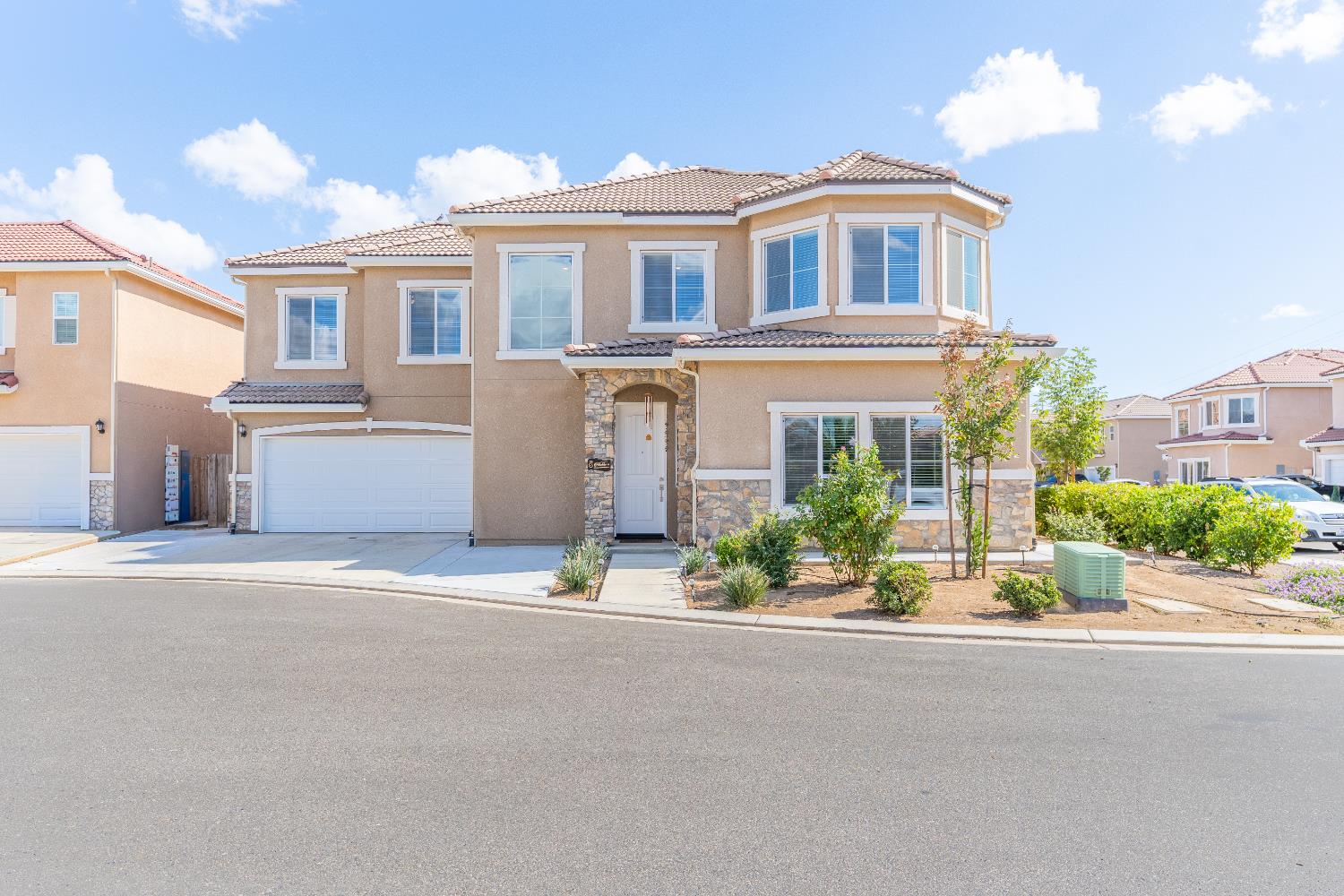 4430 W Langden Dr, Fresno, CA 93722