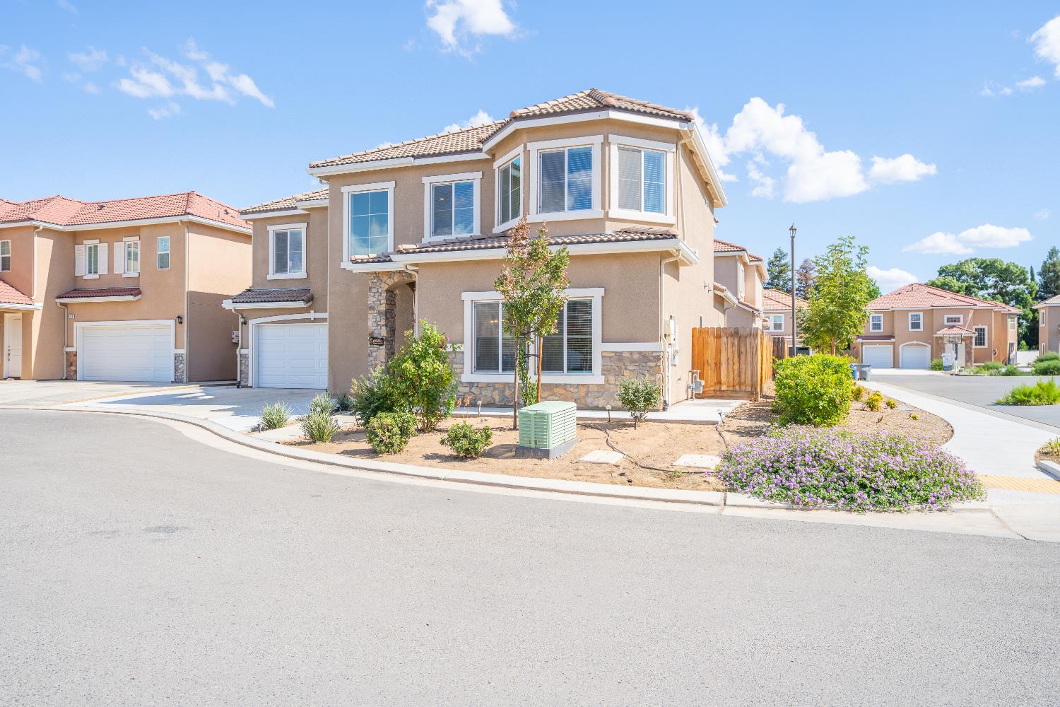 4430 W Langden Dr, Fresno, CA 93722