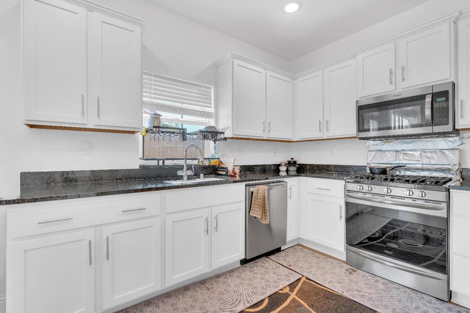 4430 W Langden Dr, Fresno, CA 93722