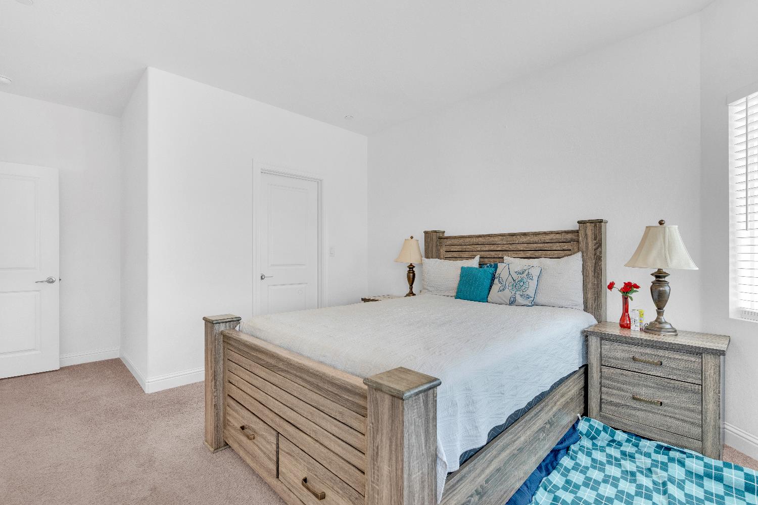 4430 W Langden Dr, Fresno, CA 93722