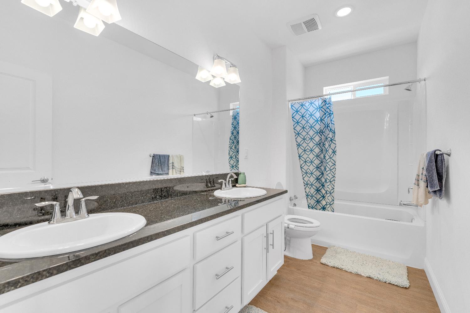 4430 W Langden Dr, Fresno, CA 93722