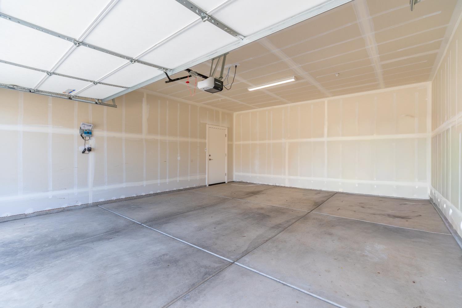 4430 W Langden Dr, Fresno, CA 93722