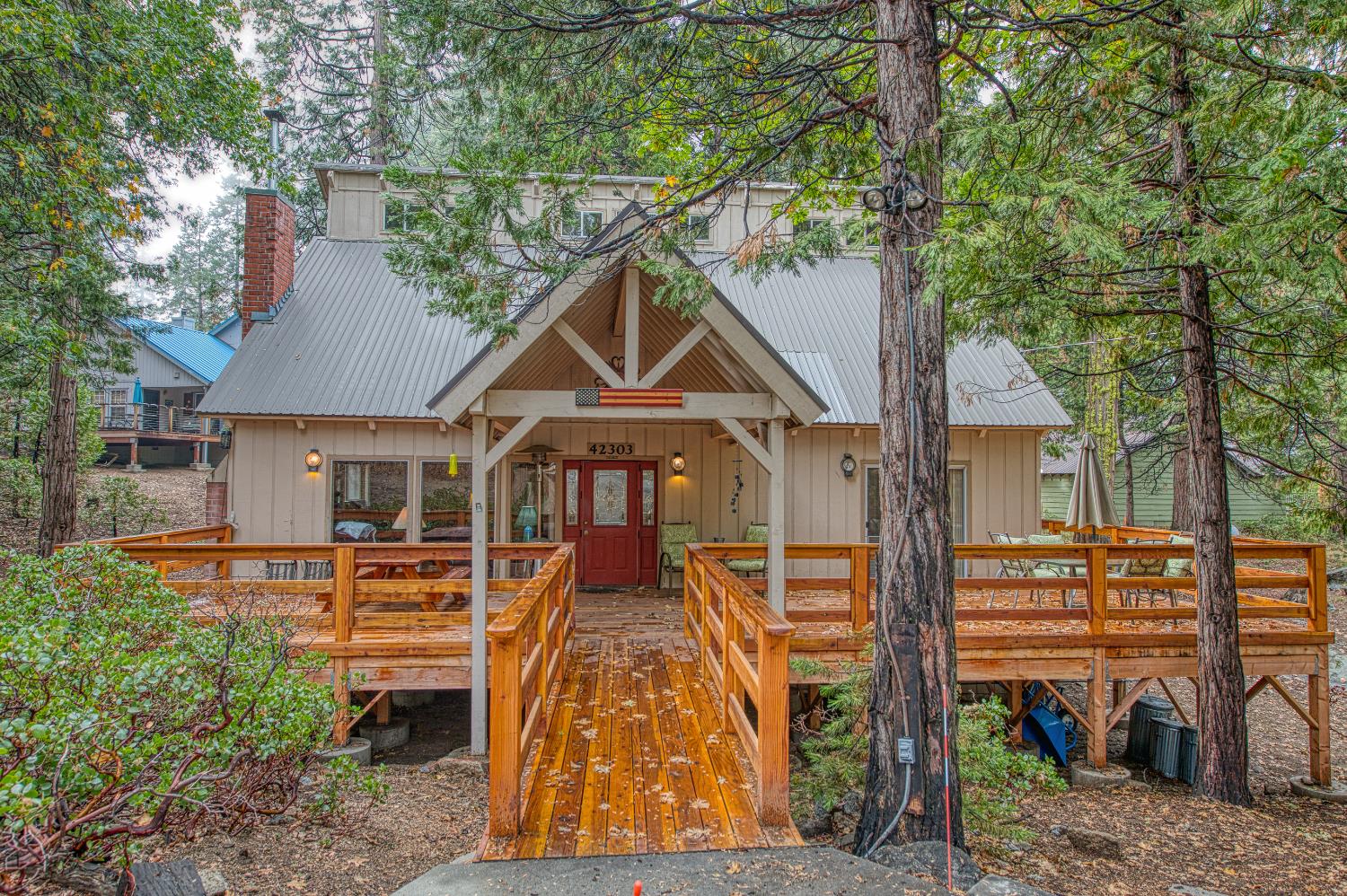 42303 Hanging Branch Rd, Shaver Lake, CA 93664