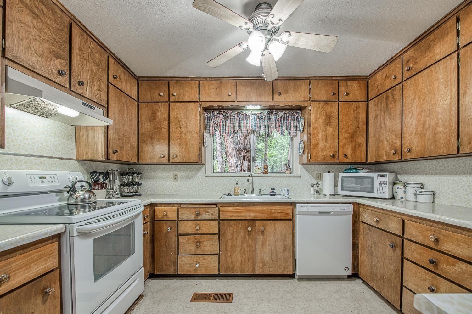 42303 Hanging Branch Rd, Shaver Lake, CA 93664