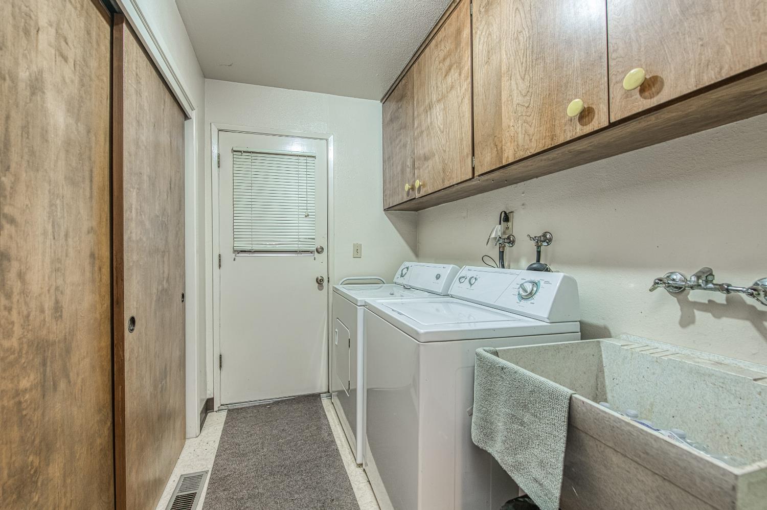 42303 Hanging Branch Rd, Shaver Lake, CA 93664