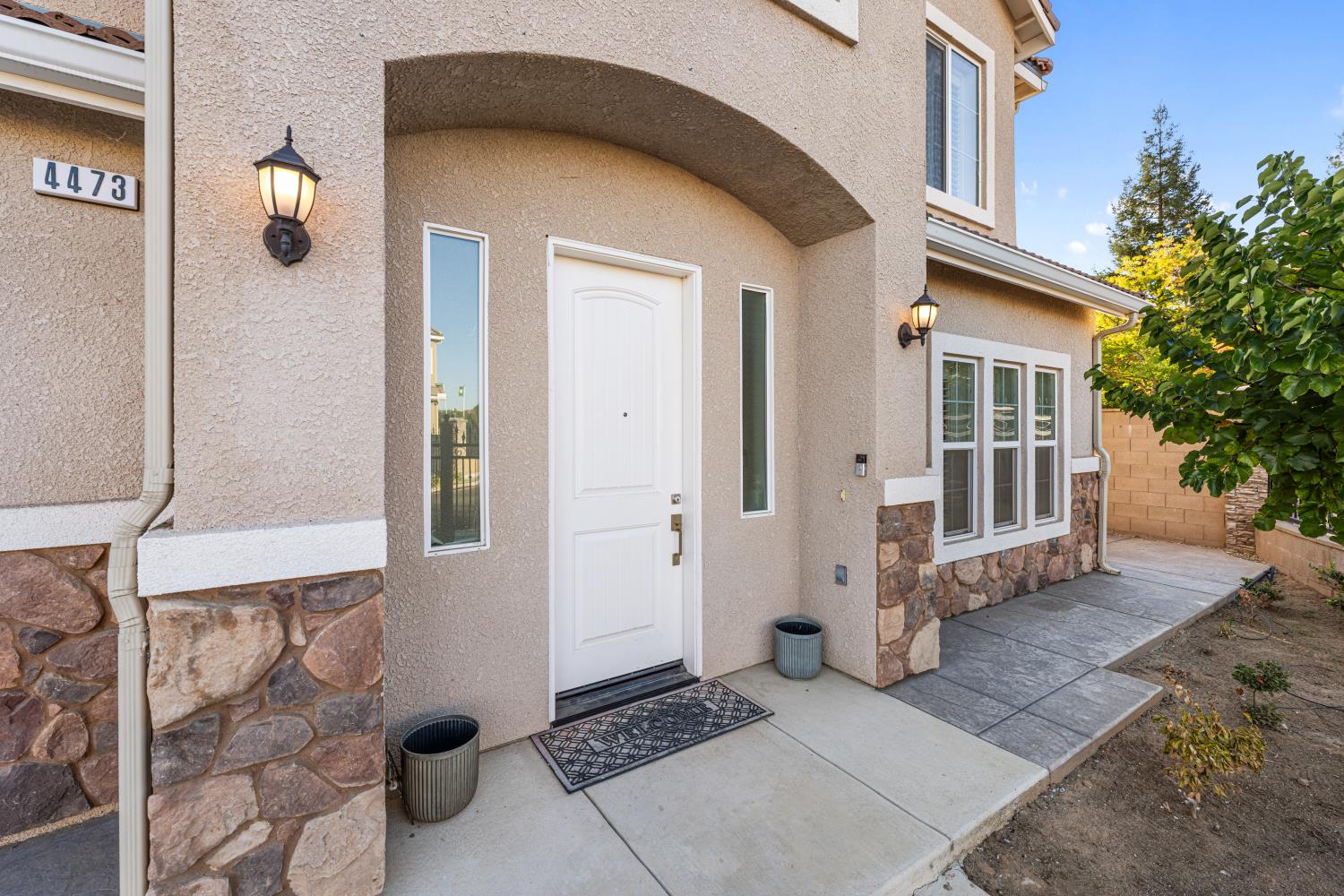 4473 W Langden Dr, Fresno, CA 93722