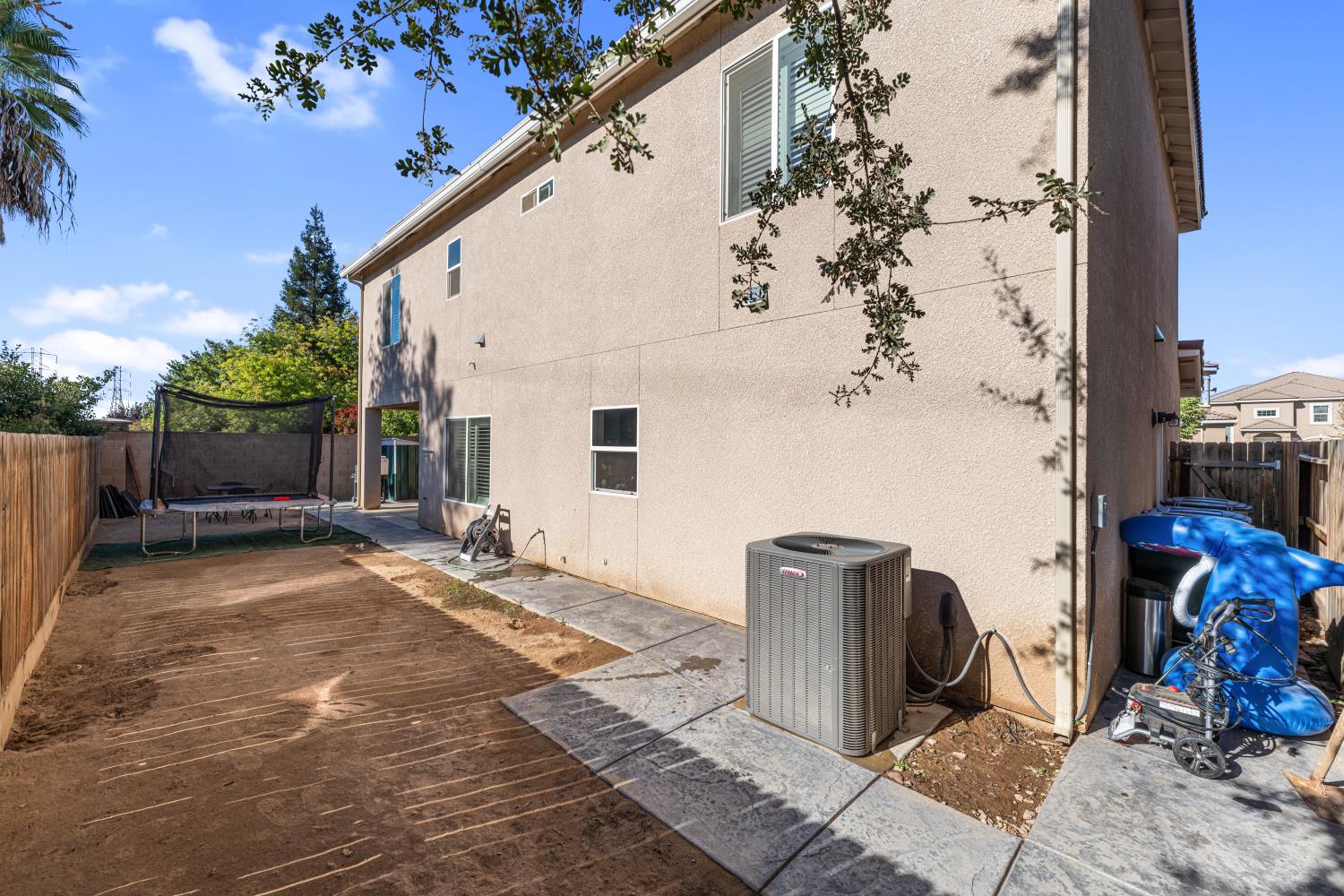 4473 W Langden Dr, Fresno, CA 93722