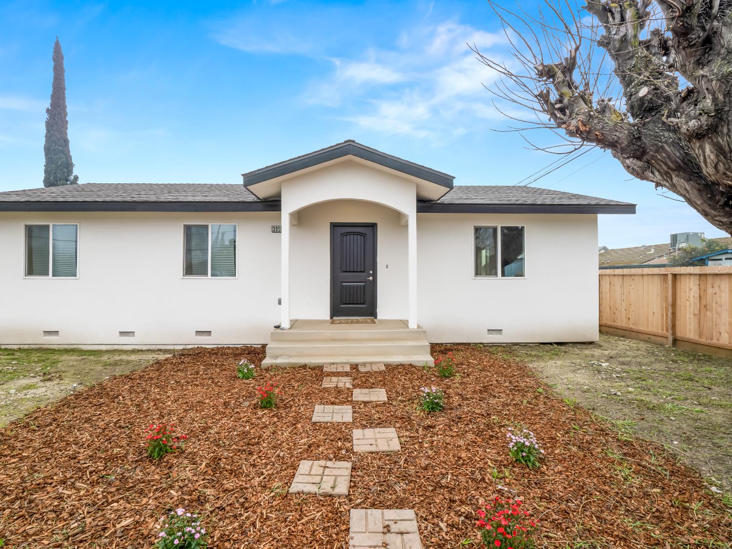 3055 E Olney Ave, Fresno, CA 93725