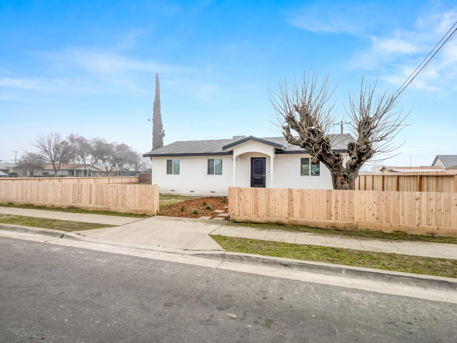 3055 E Olney Ave, Fresno, CA 93725