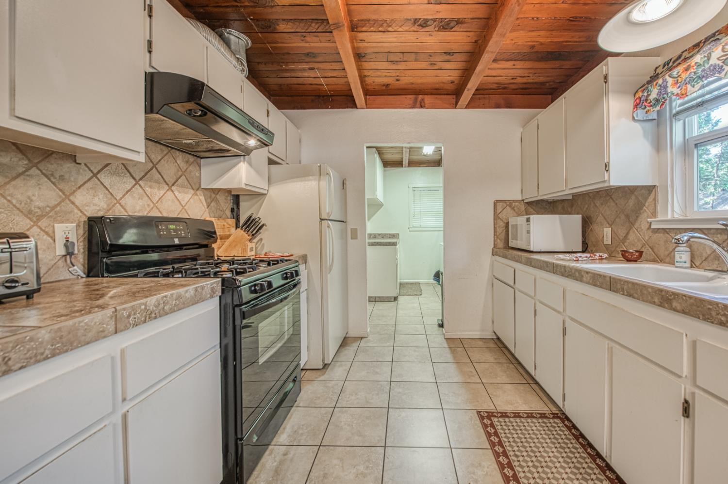 42088 Elderberry Rd, Shaver Lake, CA 93664