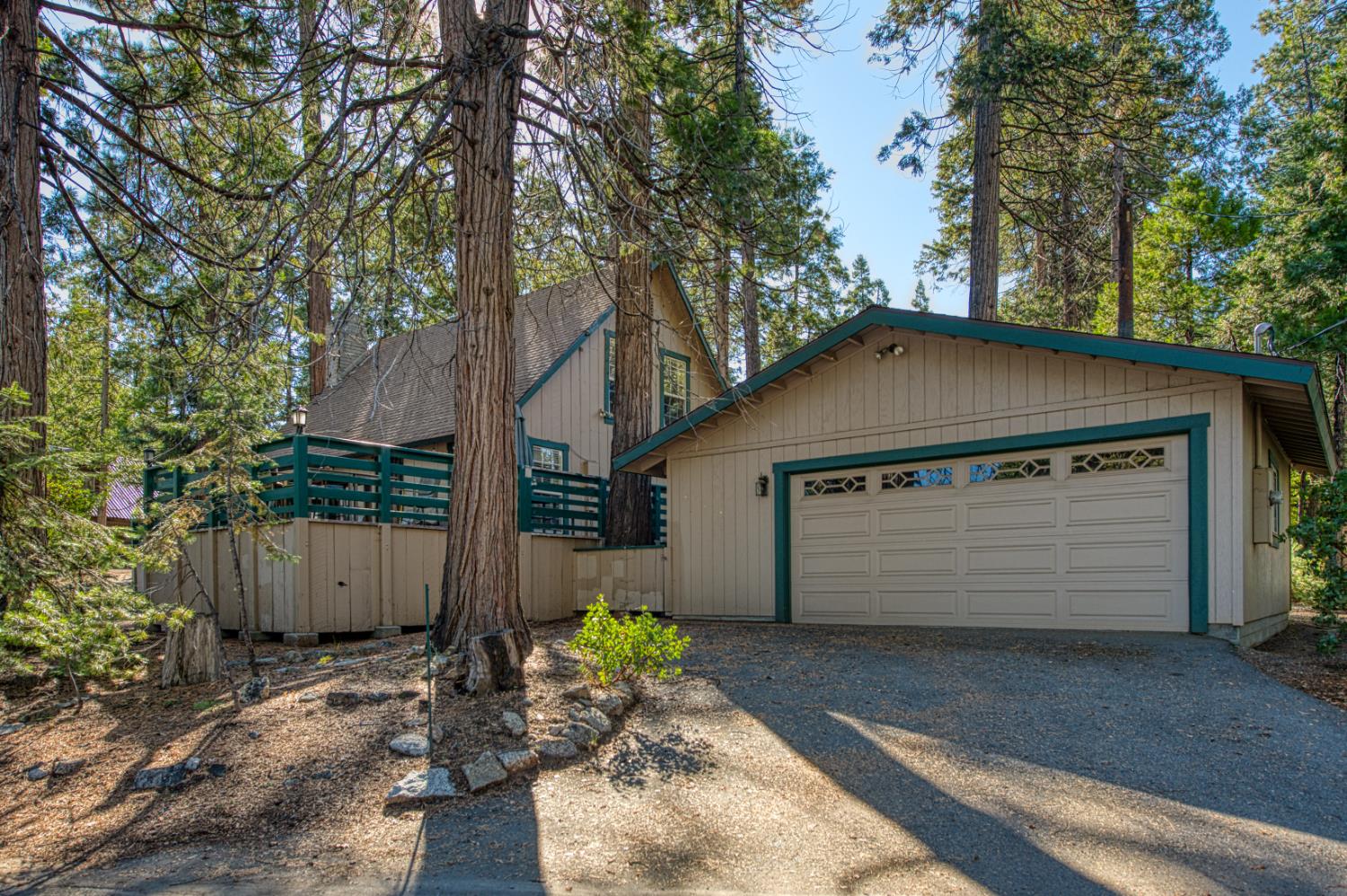 42088 Elderberry Rd, Shaver Lake, CA 93664