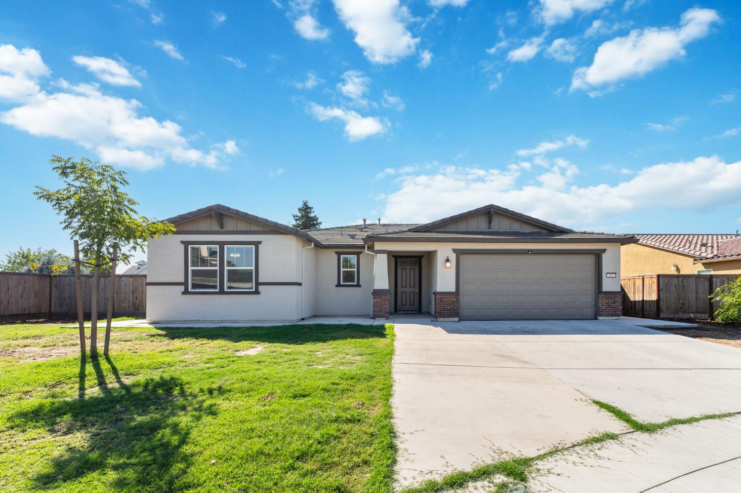 895 E Curtis Ave, Fowler, CA 93625