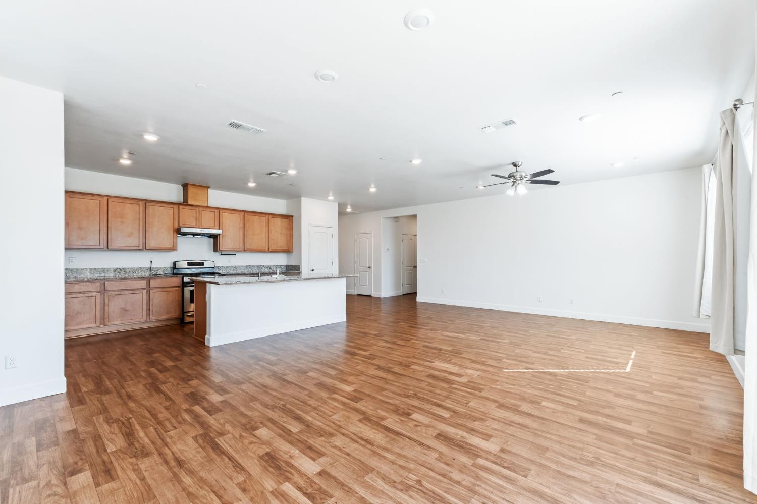 895 E Curtis Ave, Fowler, CA 93625