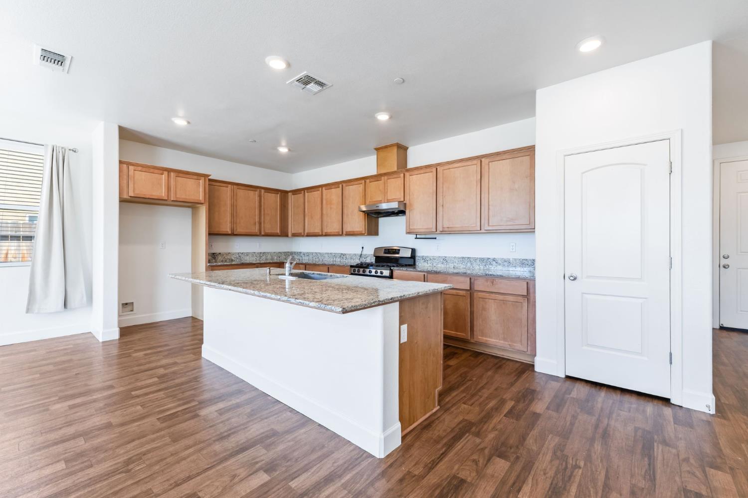 895 E Curtis Ave, Fowler, CA 93625