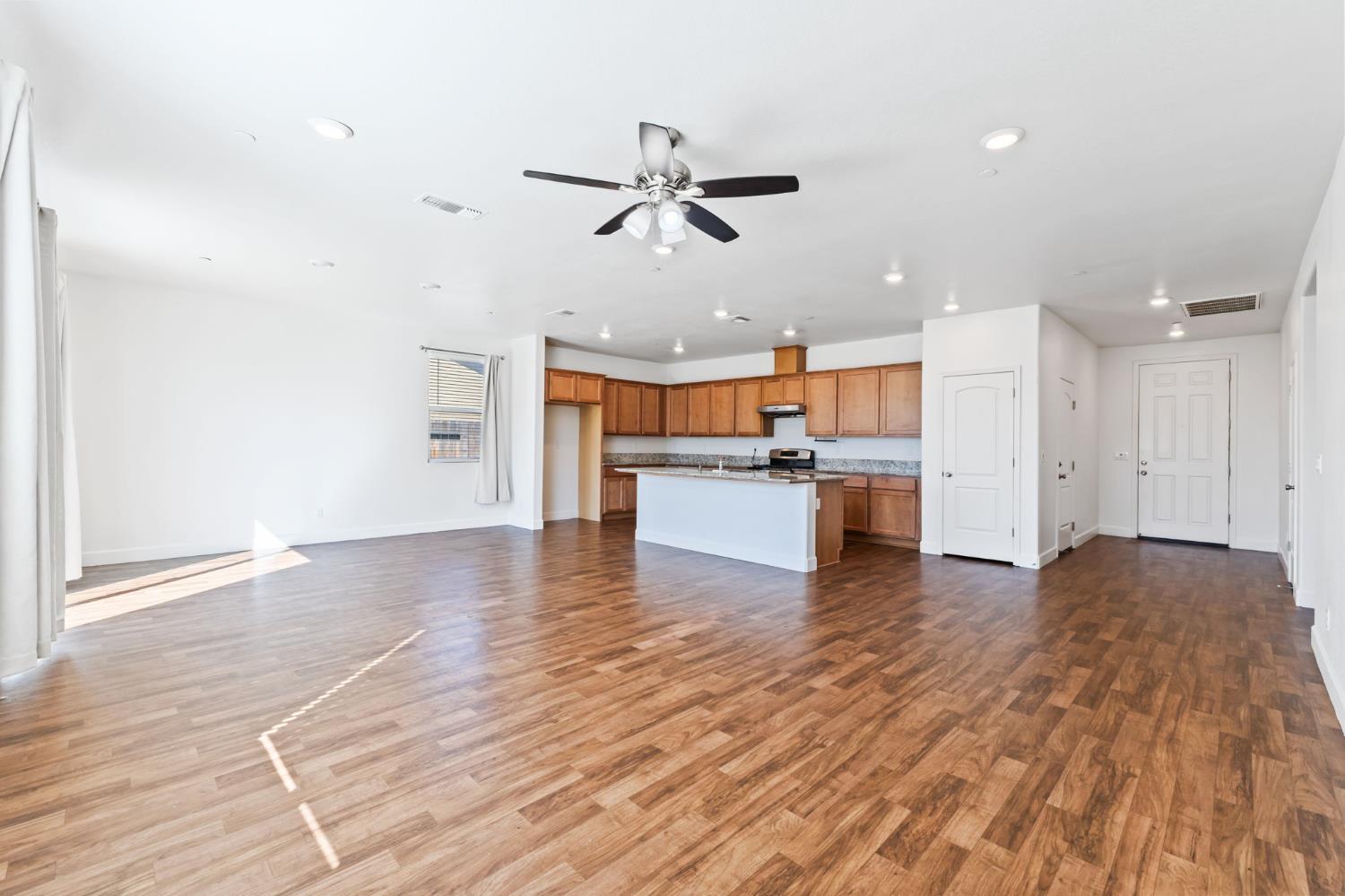 895 E Curtis Ave, Fowler, CA 93625