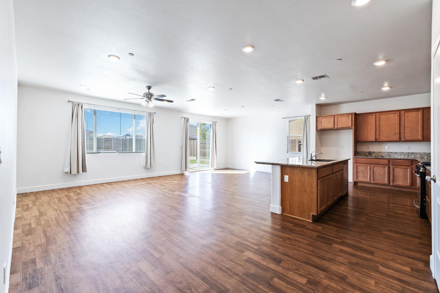 895 E Curtis Ave, Fowler, CA 93625