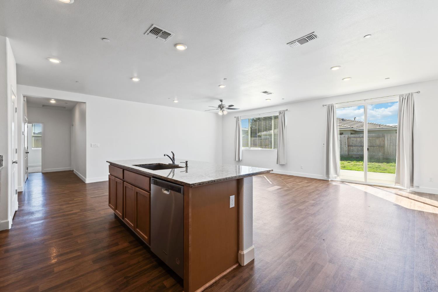 895 E Curtis Ave, Fowler, CA 93625